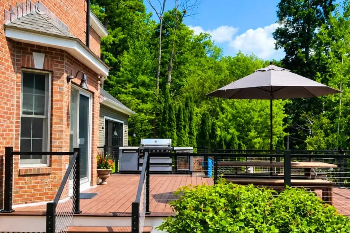 Custom covered porch with columns and railings built by Innov Builders for a Wakefield, MA colonial home