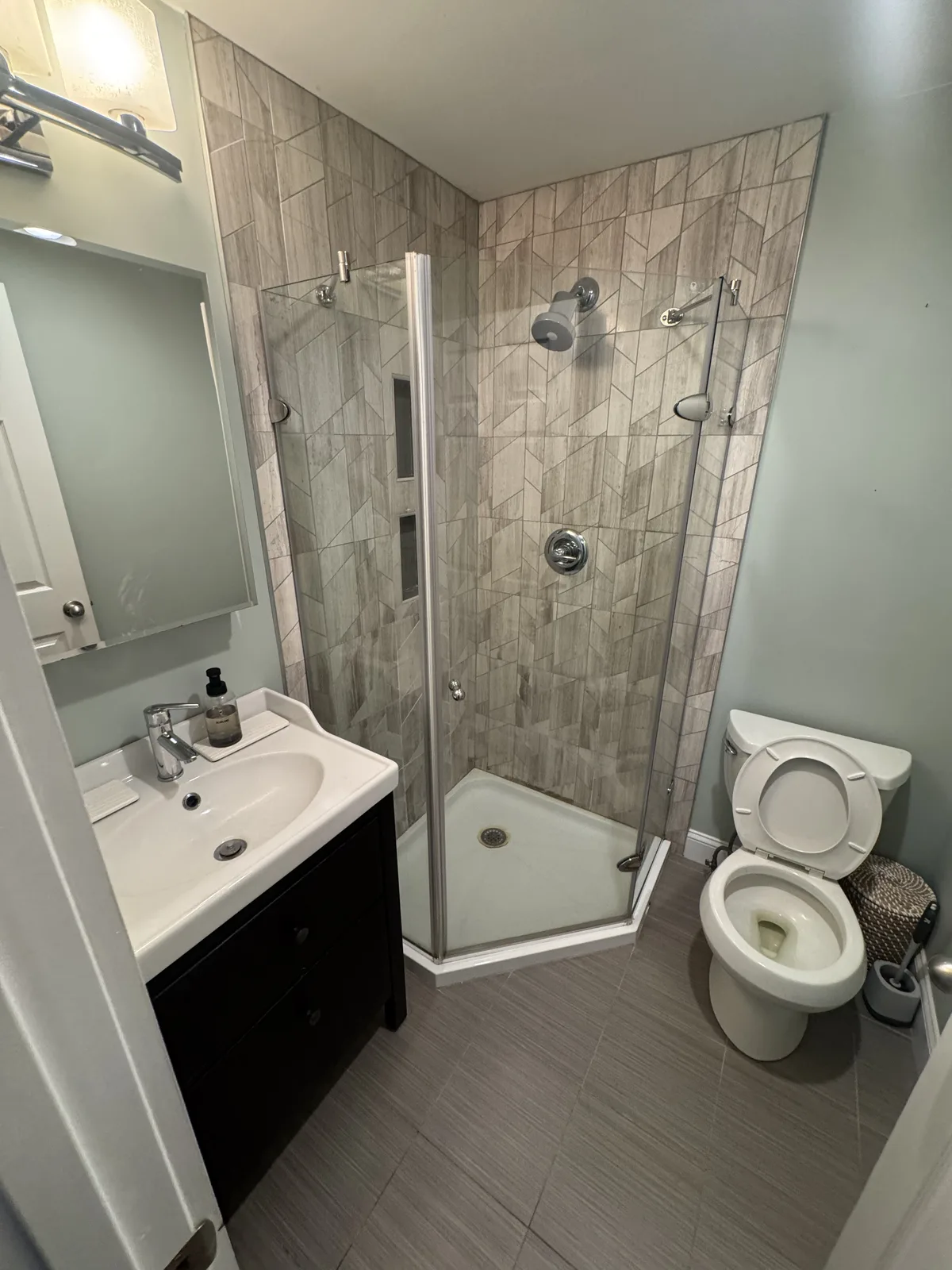 Bathroom remodeling by Innov Builders