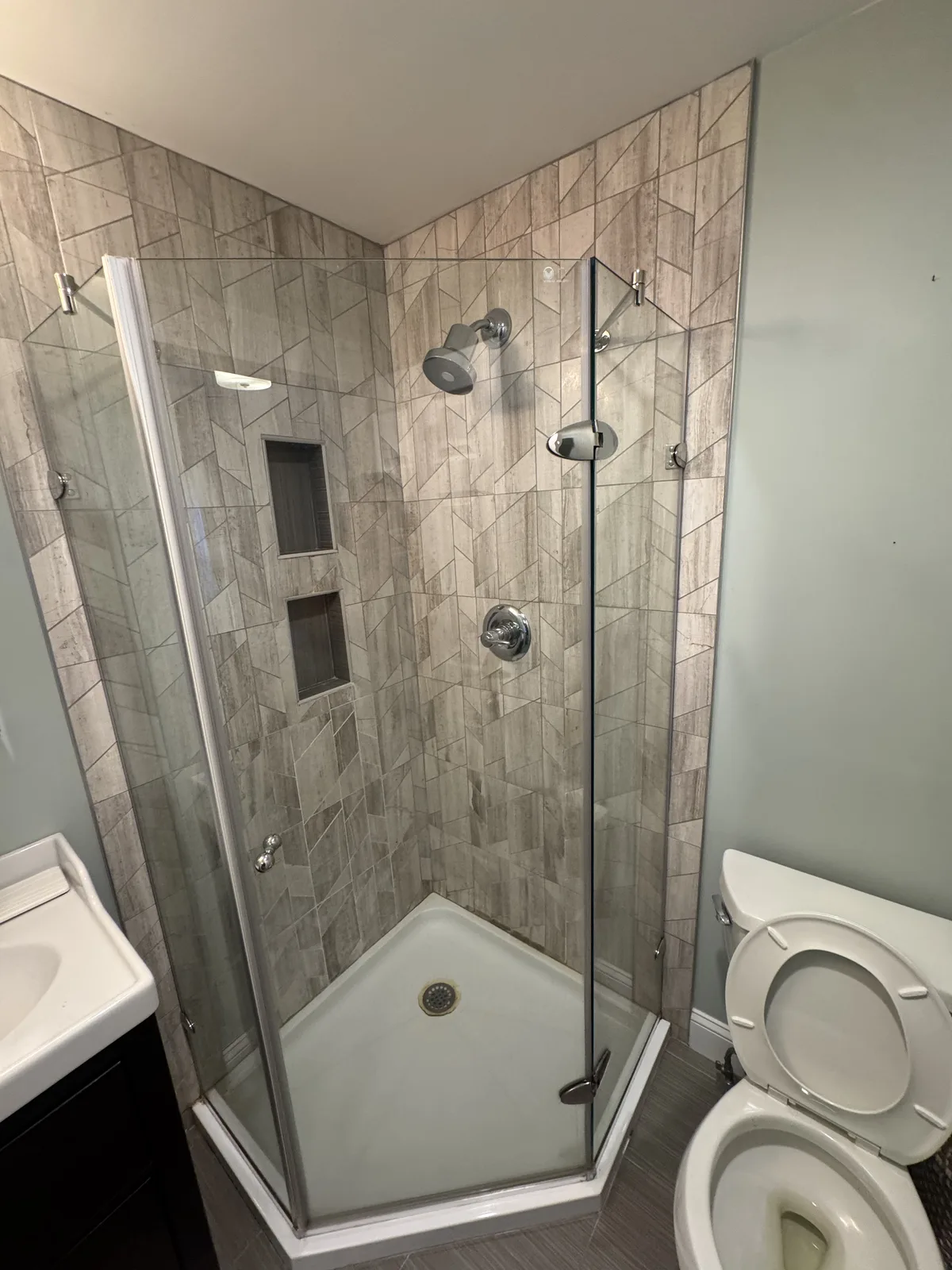 Bathroom remodeling by Innov Builders