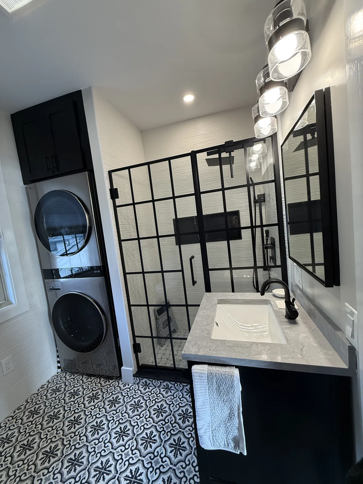 Bathroom remodeling by Innov Builders