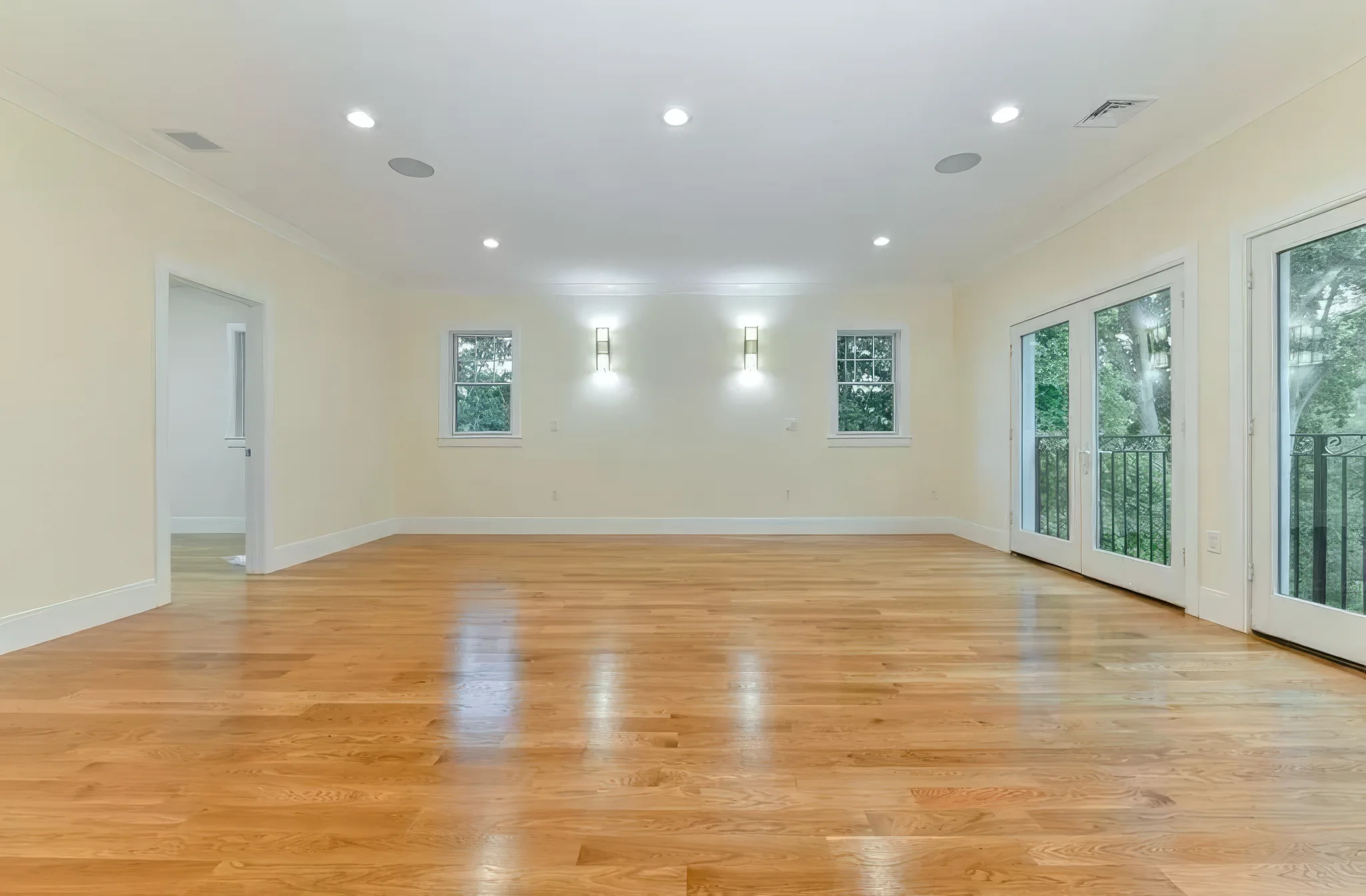 Interior Finish Carpentry by Innov Builders